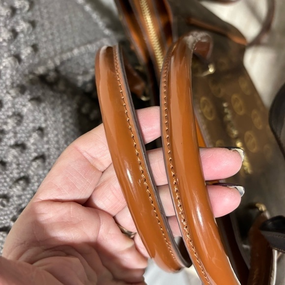 ❤️Adrienne Vittadini Signature Satchel - Picture 6 of 7